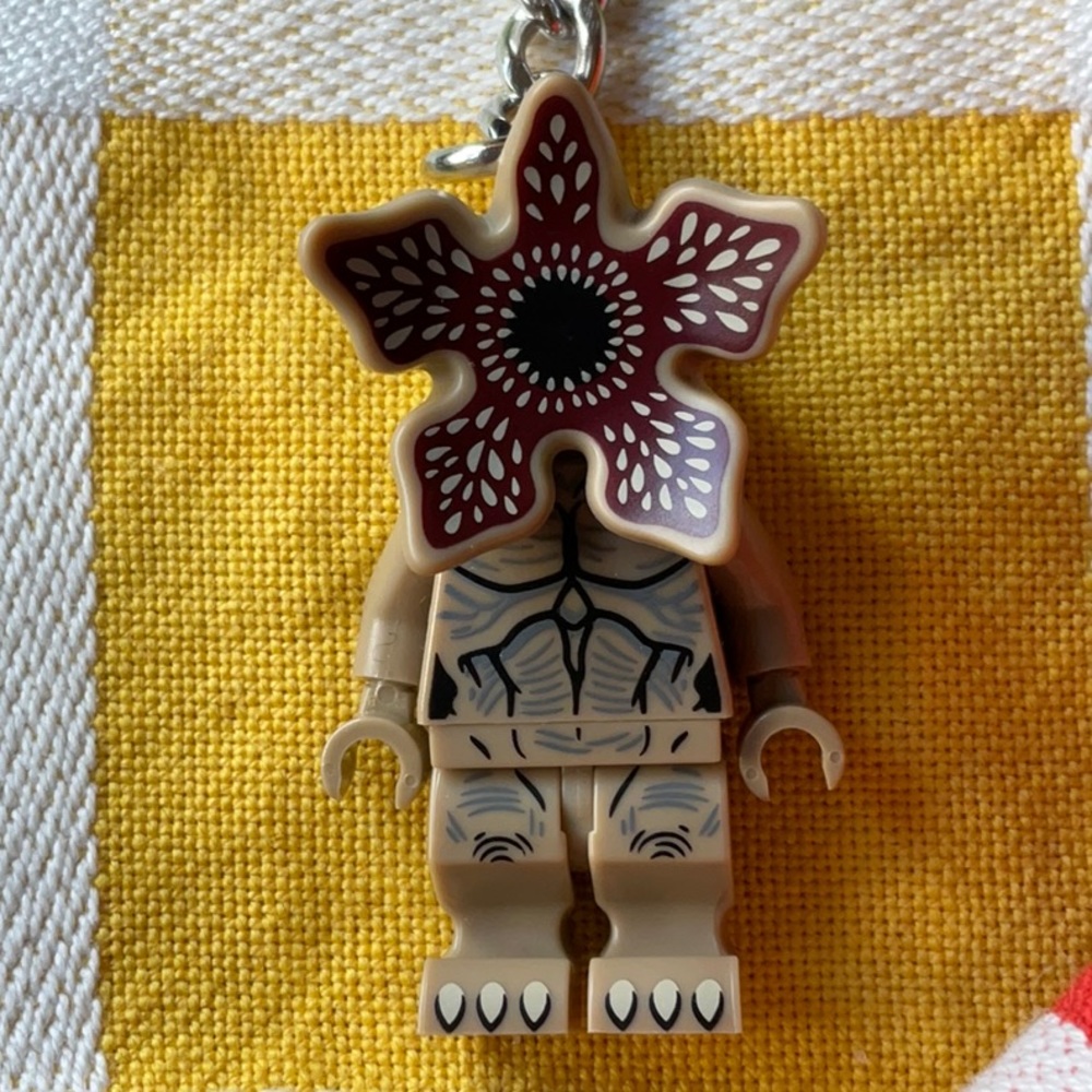 RARE 🪰 LEGO STRANGER THINGS DEMOGORGON  KEY CHAIN 🪰  NWT🪰 - Picture 8 of 16